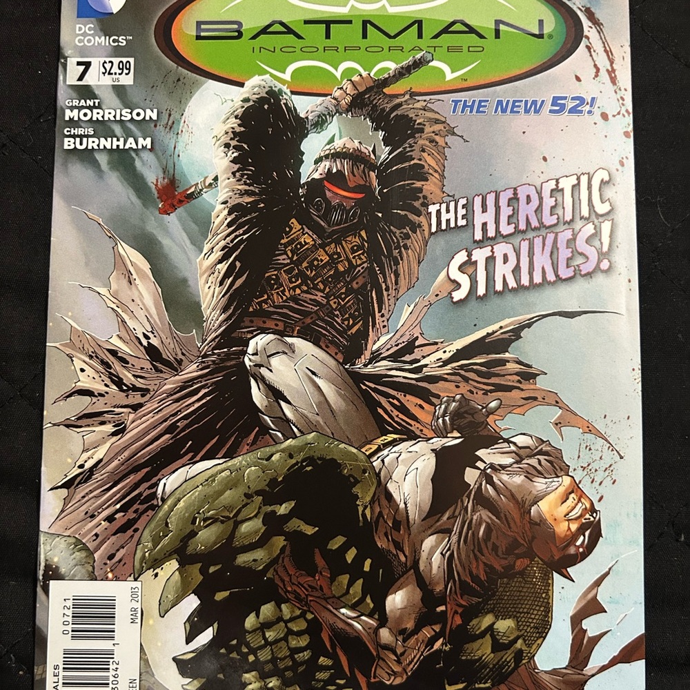DC Comics Batman Incorporated Comic Book Green Black Brown Cover
